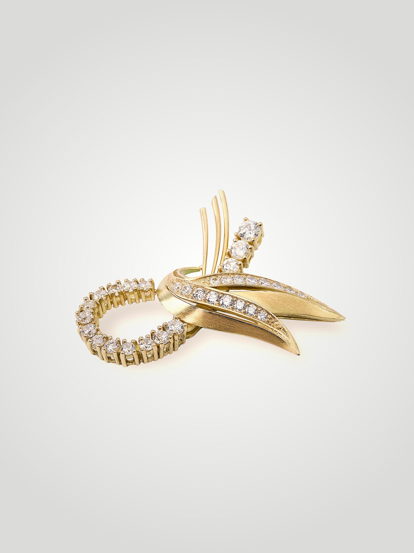 Broche or et diamants, précision joaillière