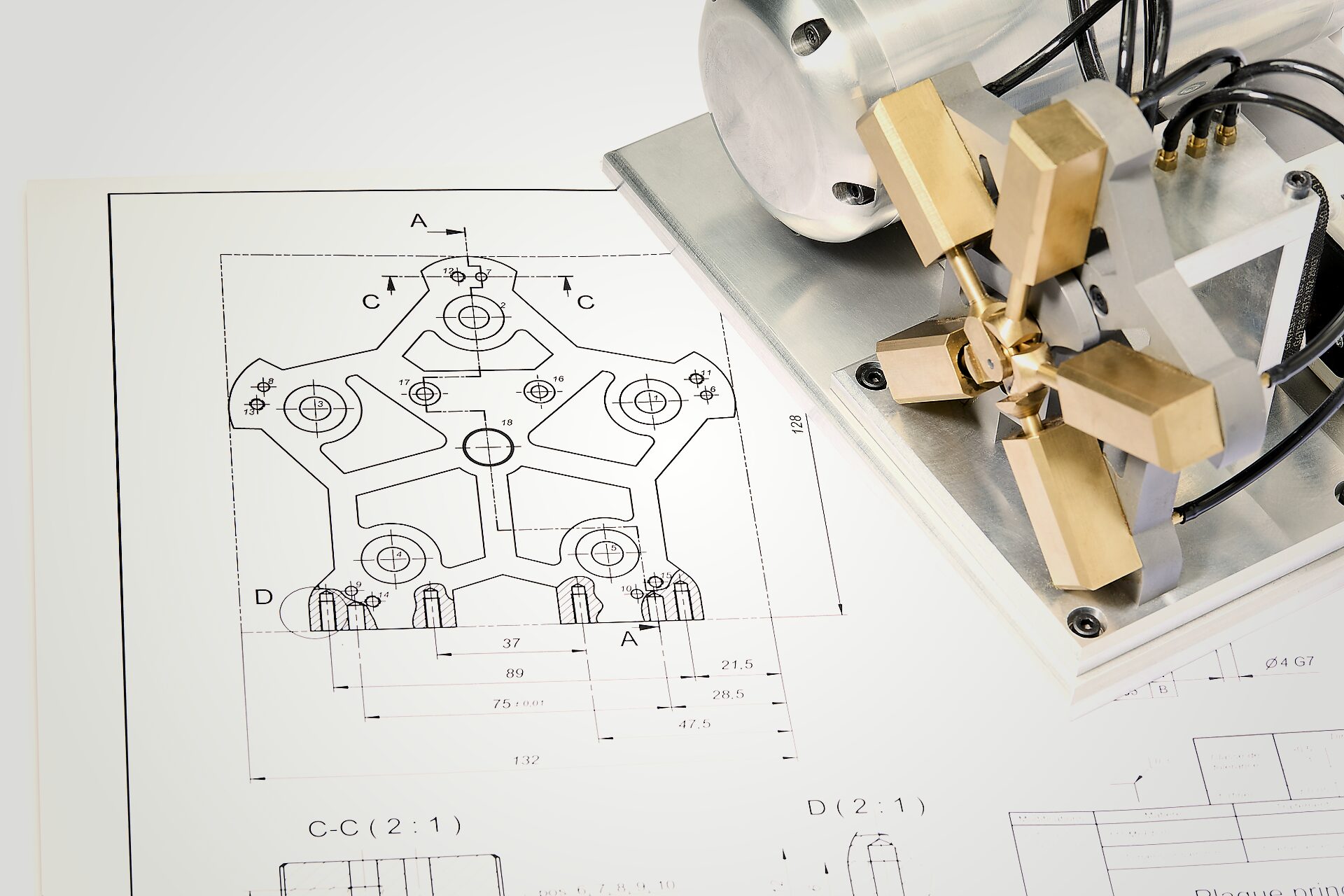 Plan technique et mécanisme en laiton, micromécanique